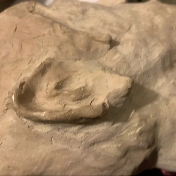 Clay art sculpture. Grey in color. - Picture 4 of 7